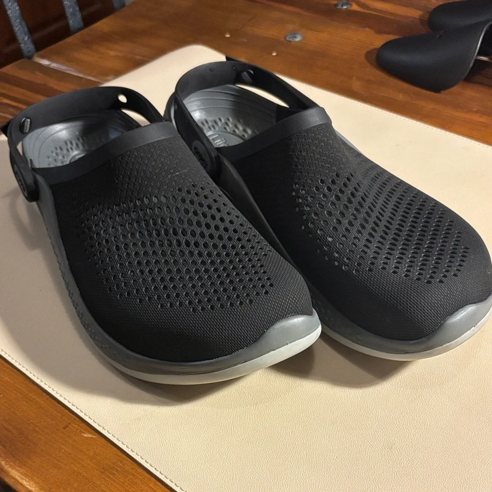 CROCS Lite Ride Men's Black Clog with Gray Trim - Picture 1 of 9